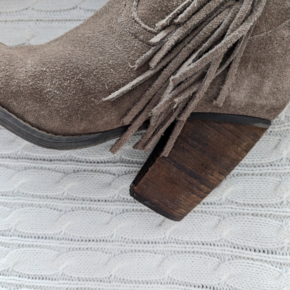 Sbicca Marimba Suede Leather Fringe Ankle Boots 8 Taupe Gray Brown Boot - Picture 11 of 15